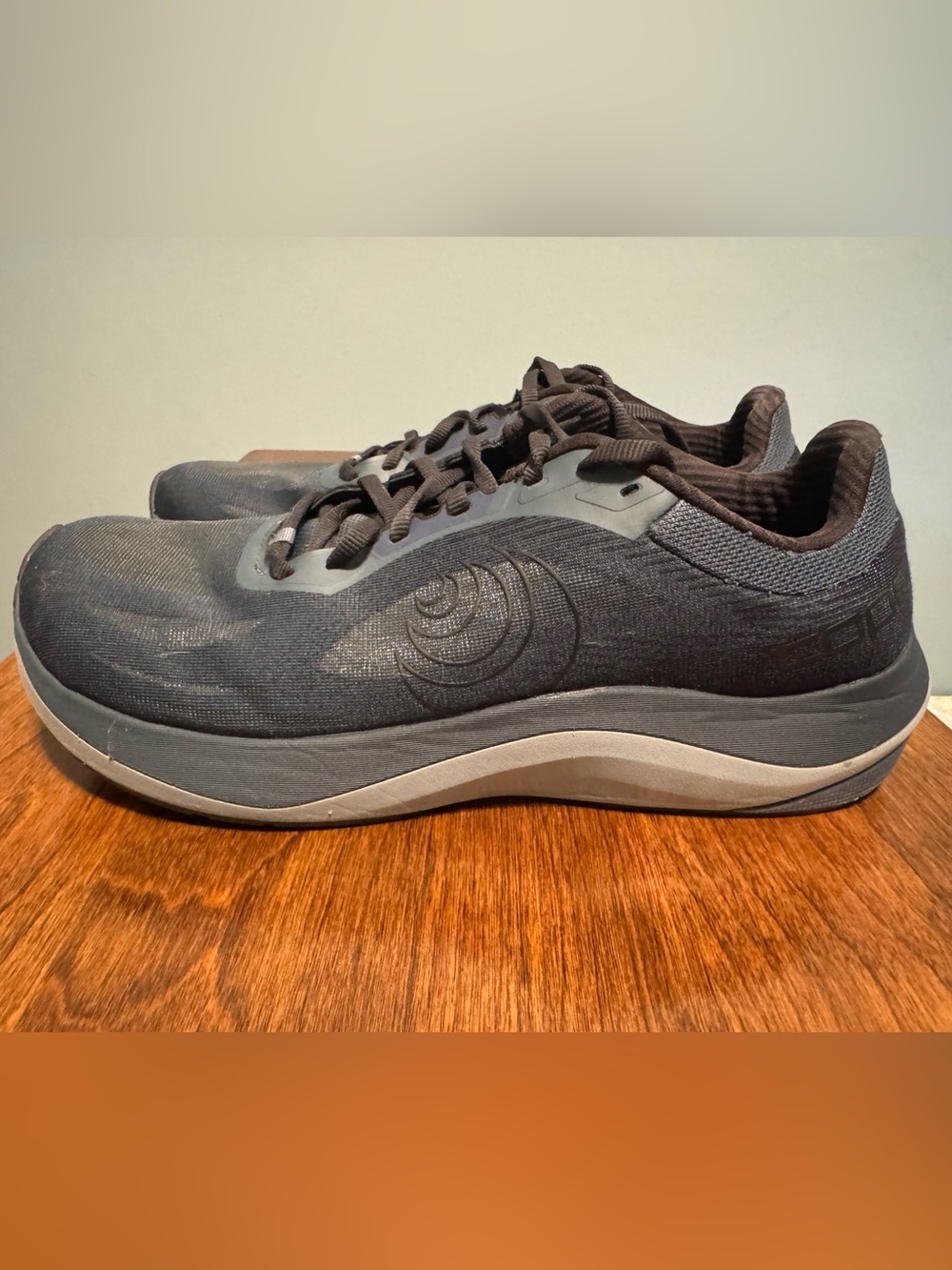 Topo Men's Running Shoes in Dark Gray